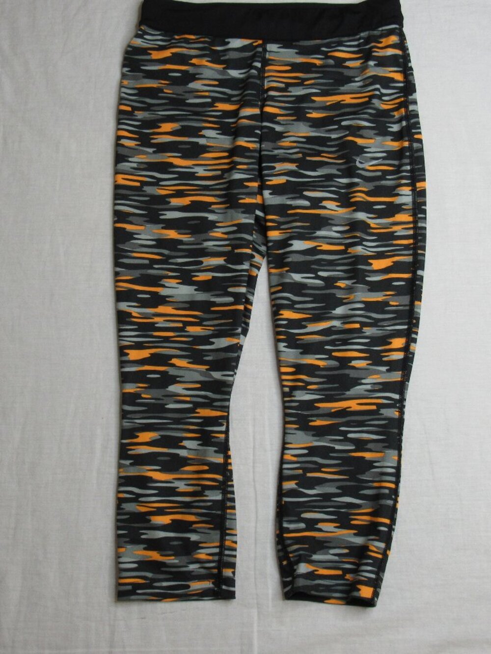 Nike Dri Fit Capri Pro Leggings Camo Print Black Gray Orange 20" Women's S